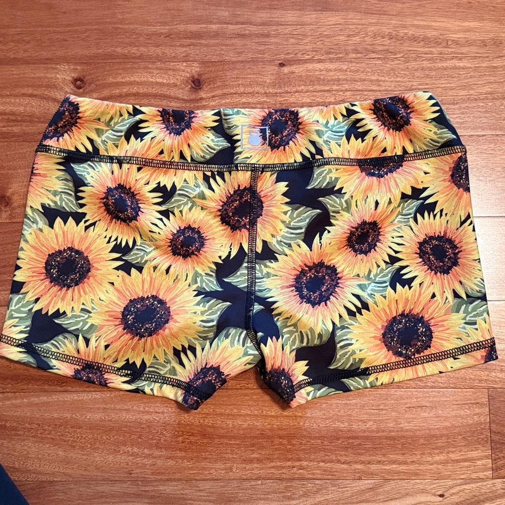 2POOD Shorts - Picture 2 of 6